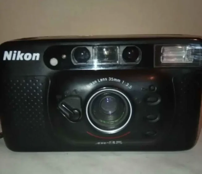 Плёночный фотоаппарат Nikon