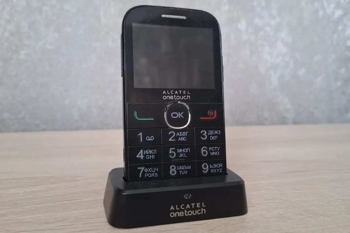 Кнопочный телефон Alcatel OT-2004C